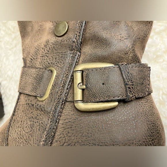 EUC Like New! Axxiom Brown Heeled Boots Faux Leather Side Zipper & Snaps Sz 7.5 - Picture 3 of 10